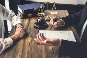 Six Questions to Ask a Personal Injury Lawyer During a Free Consultation